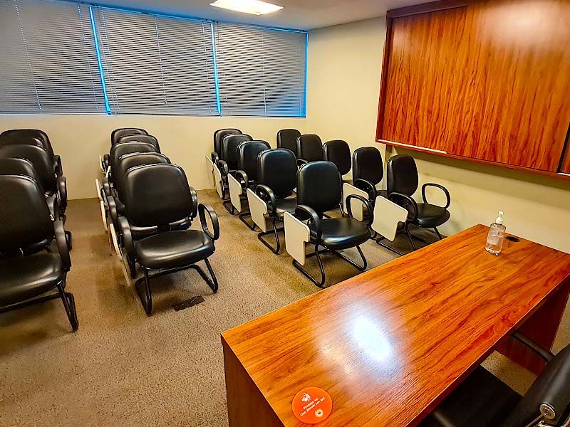Auditrio 20 lugares com retroprojetor e som